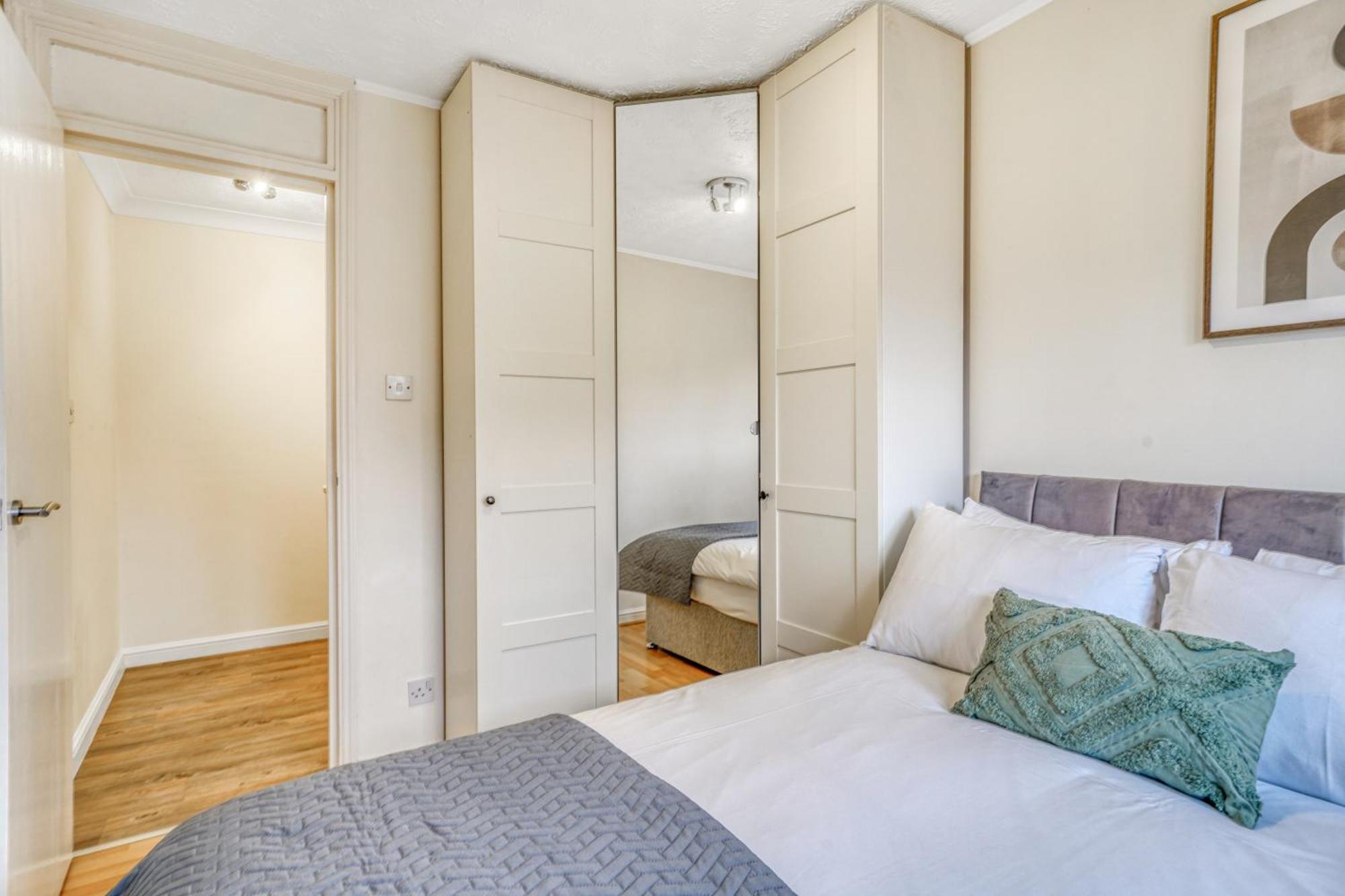 Executive 4 Bedroom Town House In Canada Water Free Wifi & Parking By City Stay Aparts London Eksteriør bilde